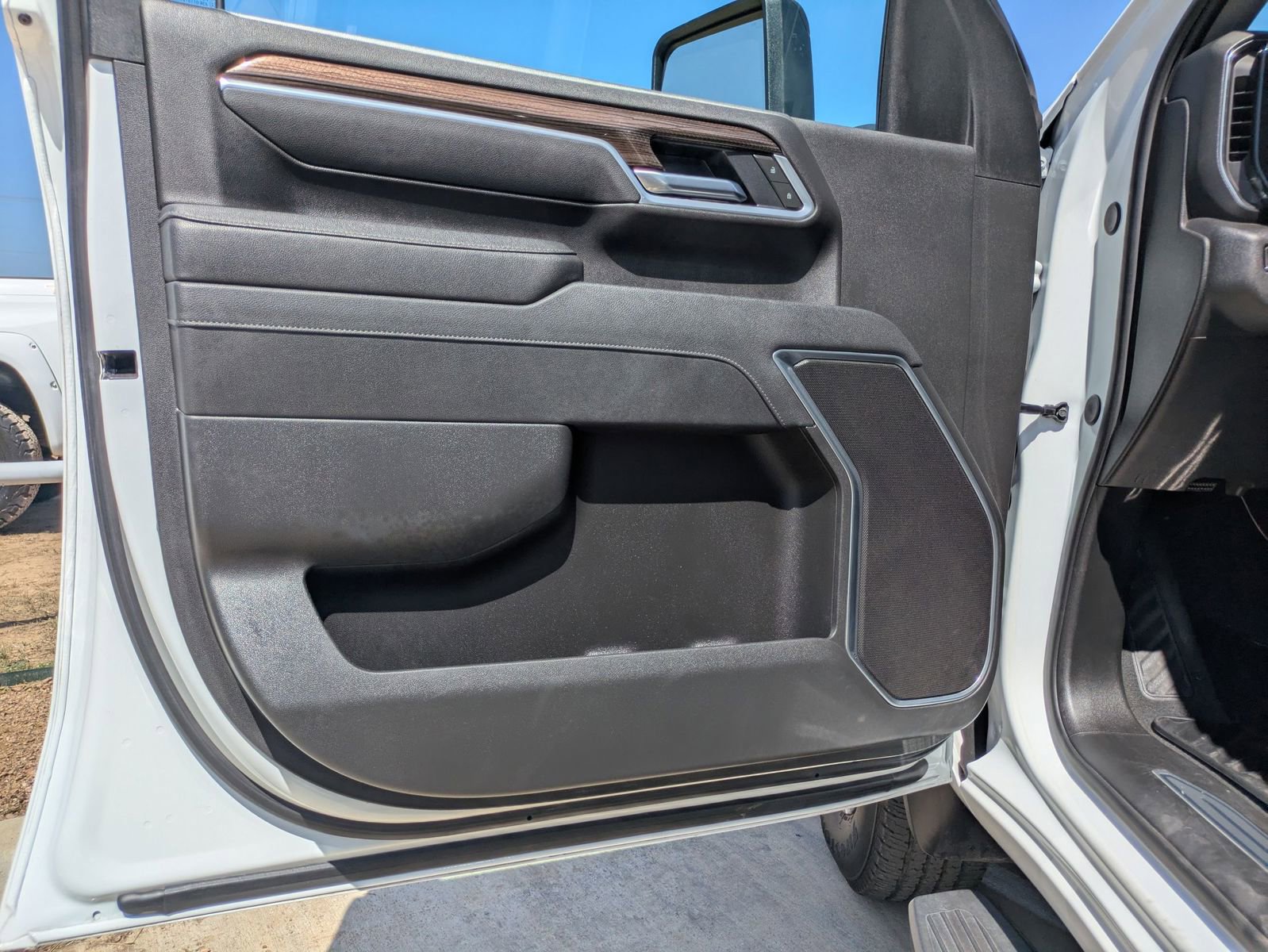 Used 2025 Chevrolet Silverado 2500 LT w/ Convenience Package AWD/4WD image 12