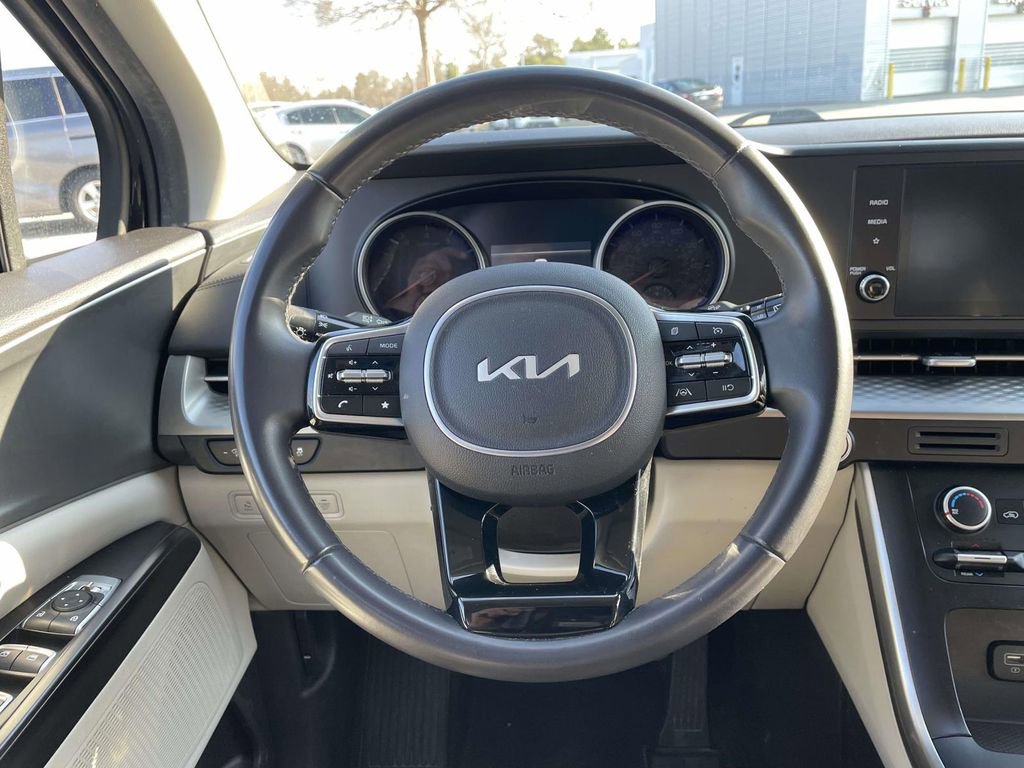 Used 2024 Kia Carnival LX image 13