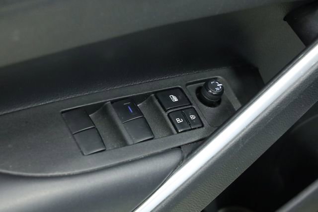 Used 2022 Toyota Corolla Cross XLE image 30