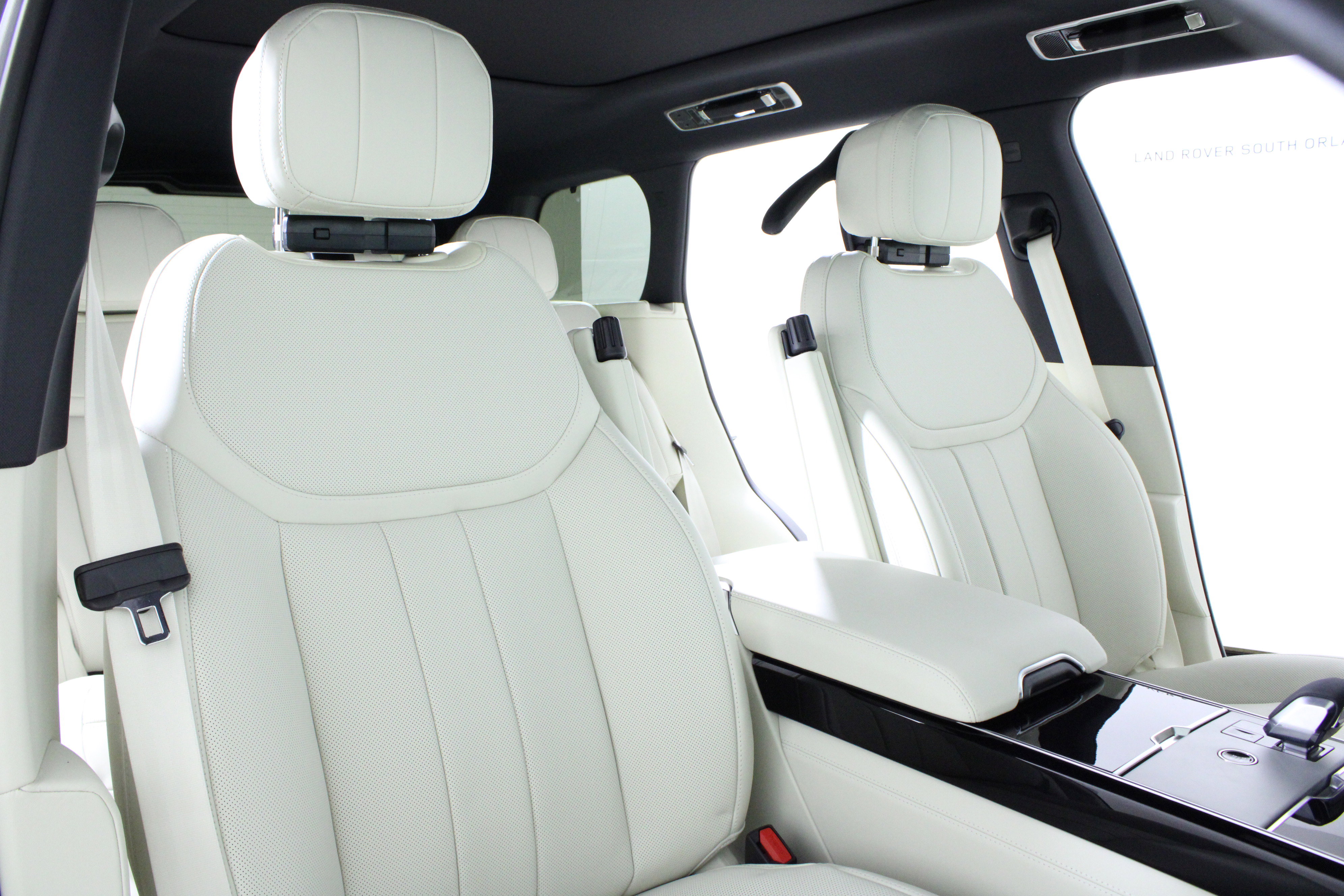 New 2026 Land Rover Range Rover SE image 14