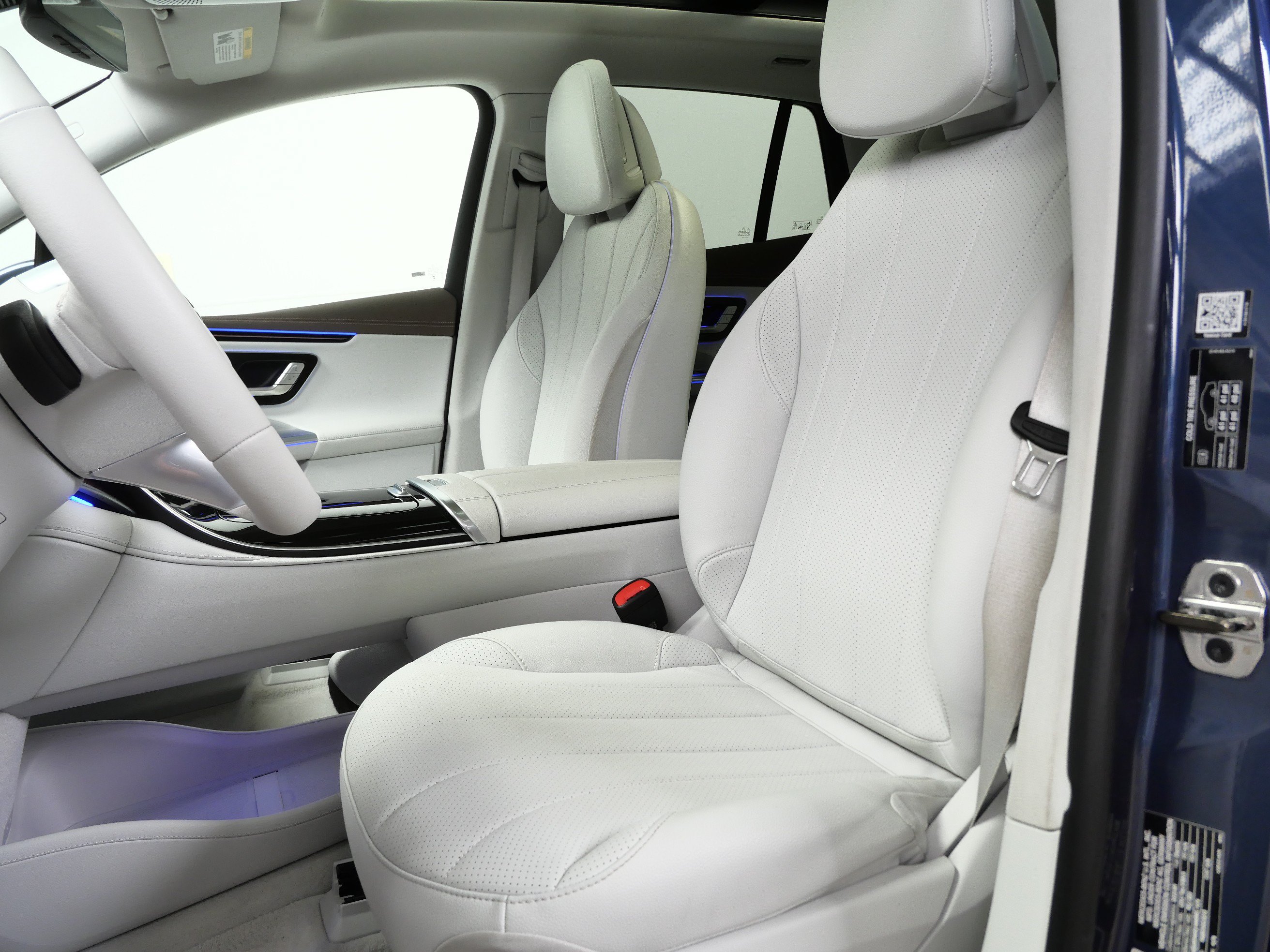 Certified 2023 Mercedes-Benz EQE 350+ 4MATIC SUV w/ Exclusive Trim Package image 15