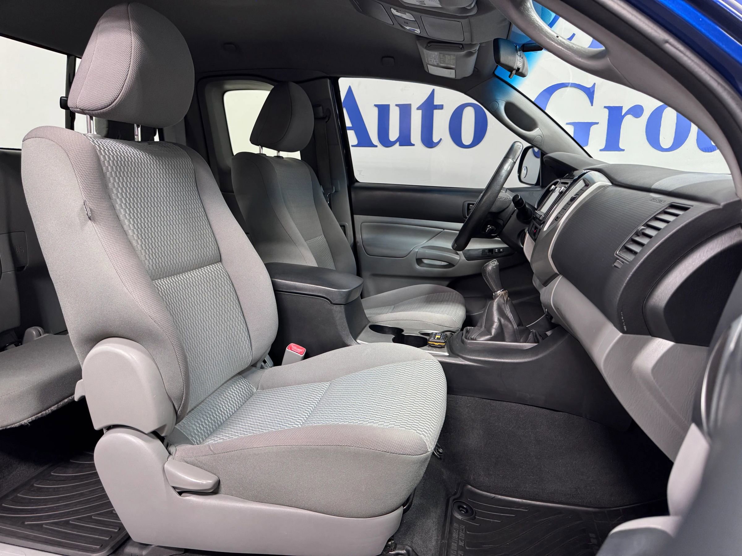 Used 2015 Toyota Tacoma 4x4 Access Cab V6 w/ SR5 Package image 9