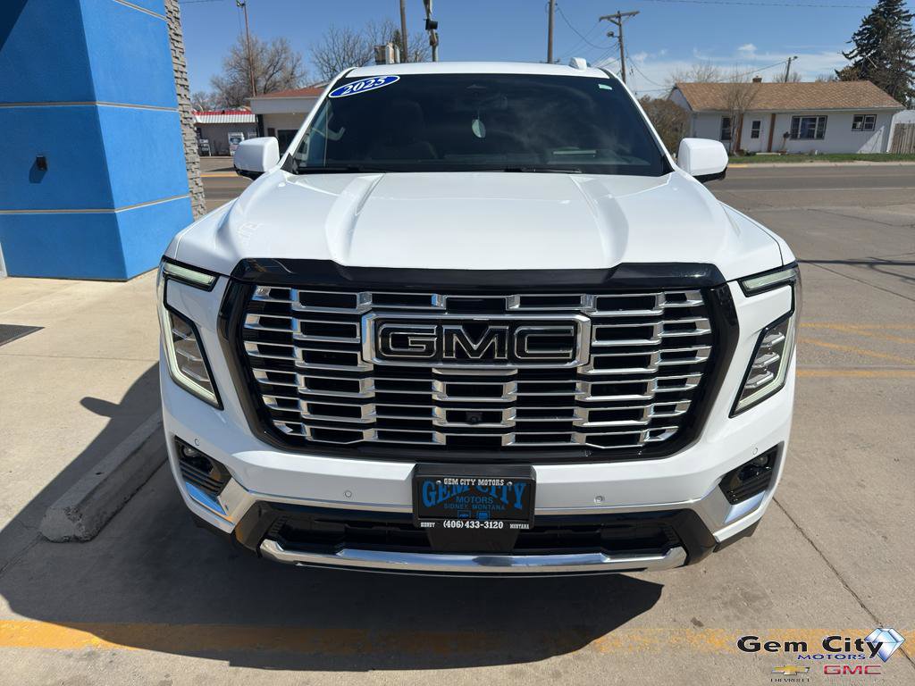 Used 2025 GMC Yukon XL Denali w/ Sun & Power Step Package AWD/4WD image 3
