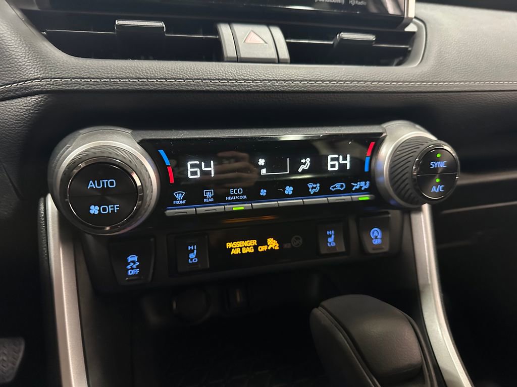 Used 2022 Toyota RAV4 XLE image 28