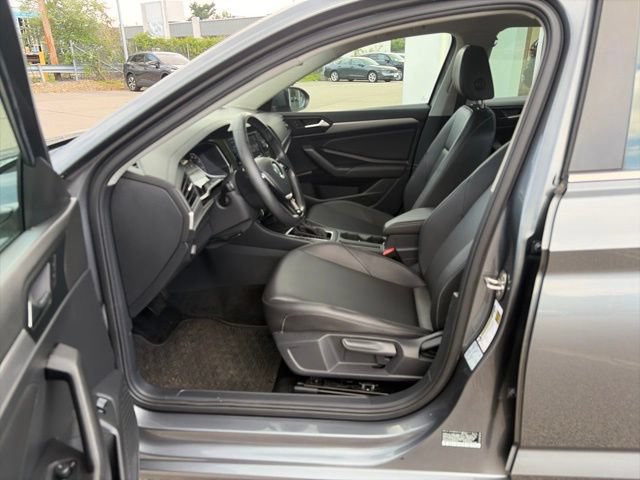Used 2019 Volkswagen Jetta SE w/ Cold Weather Package FWD image 11