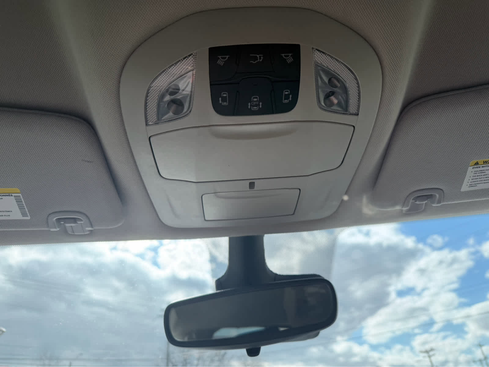 Used 2023 Chrysler Pacifica Touring-L image 32