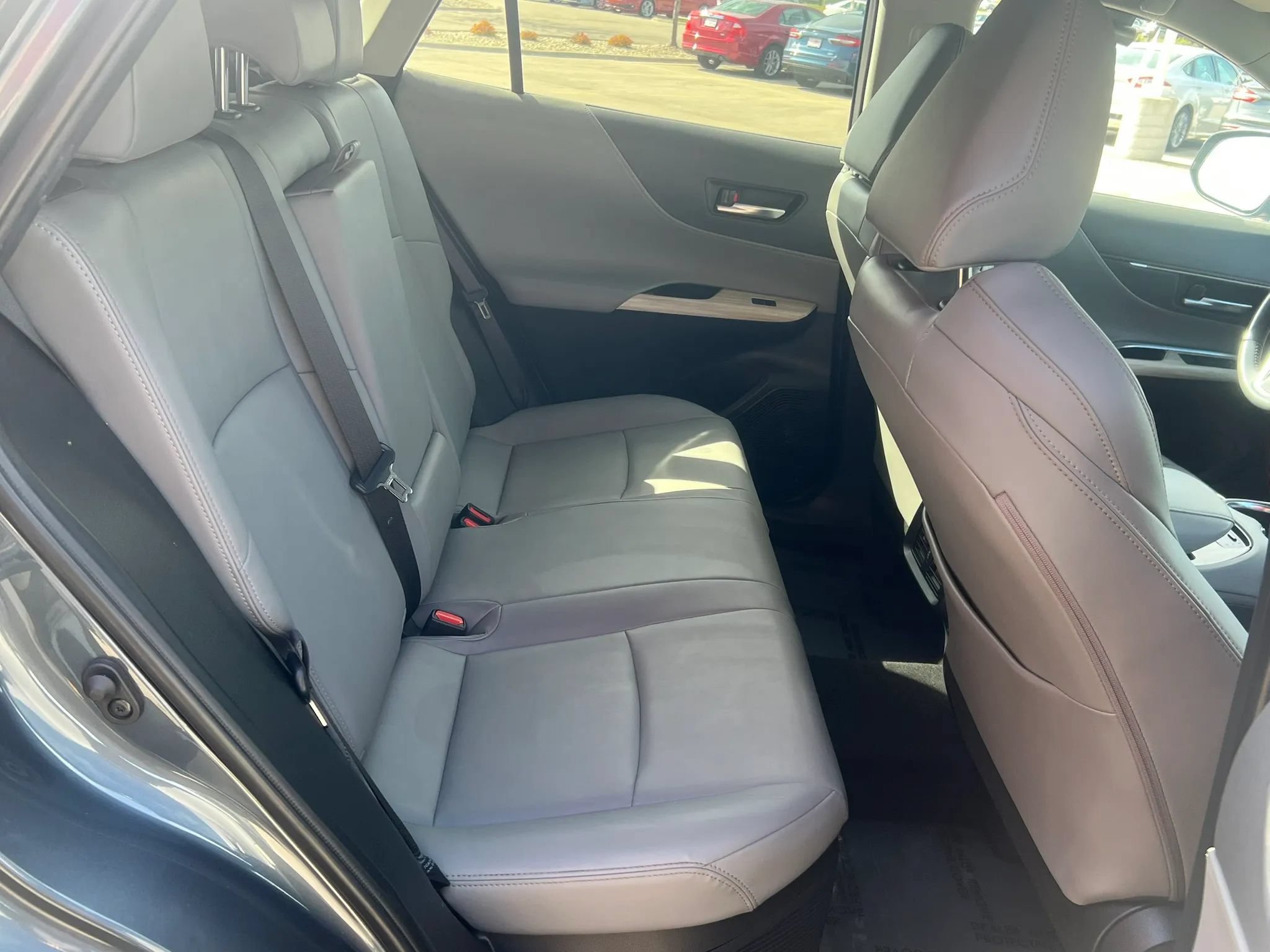 Used 2024 Toyota Venza XLE AWD/4WD image 7