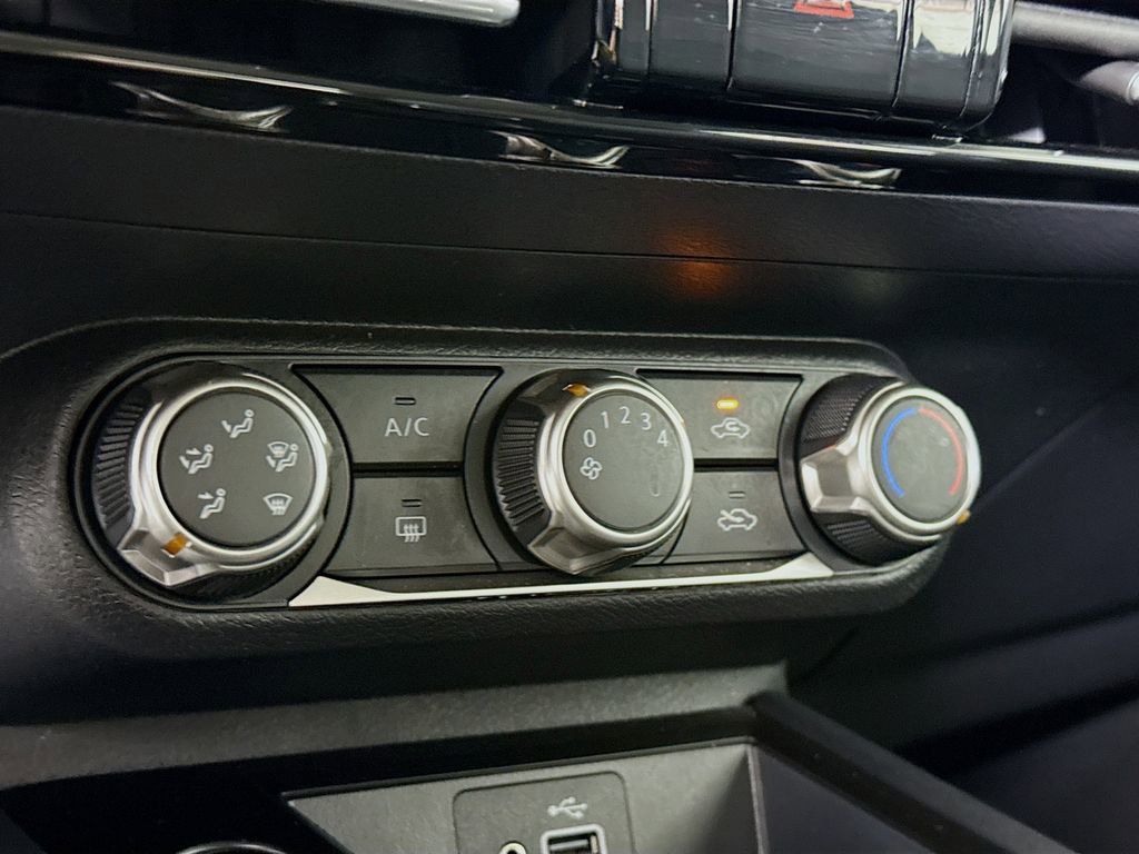 Certified 2025 Nissan Kicks S image 8