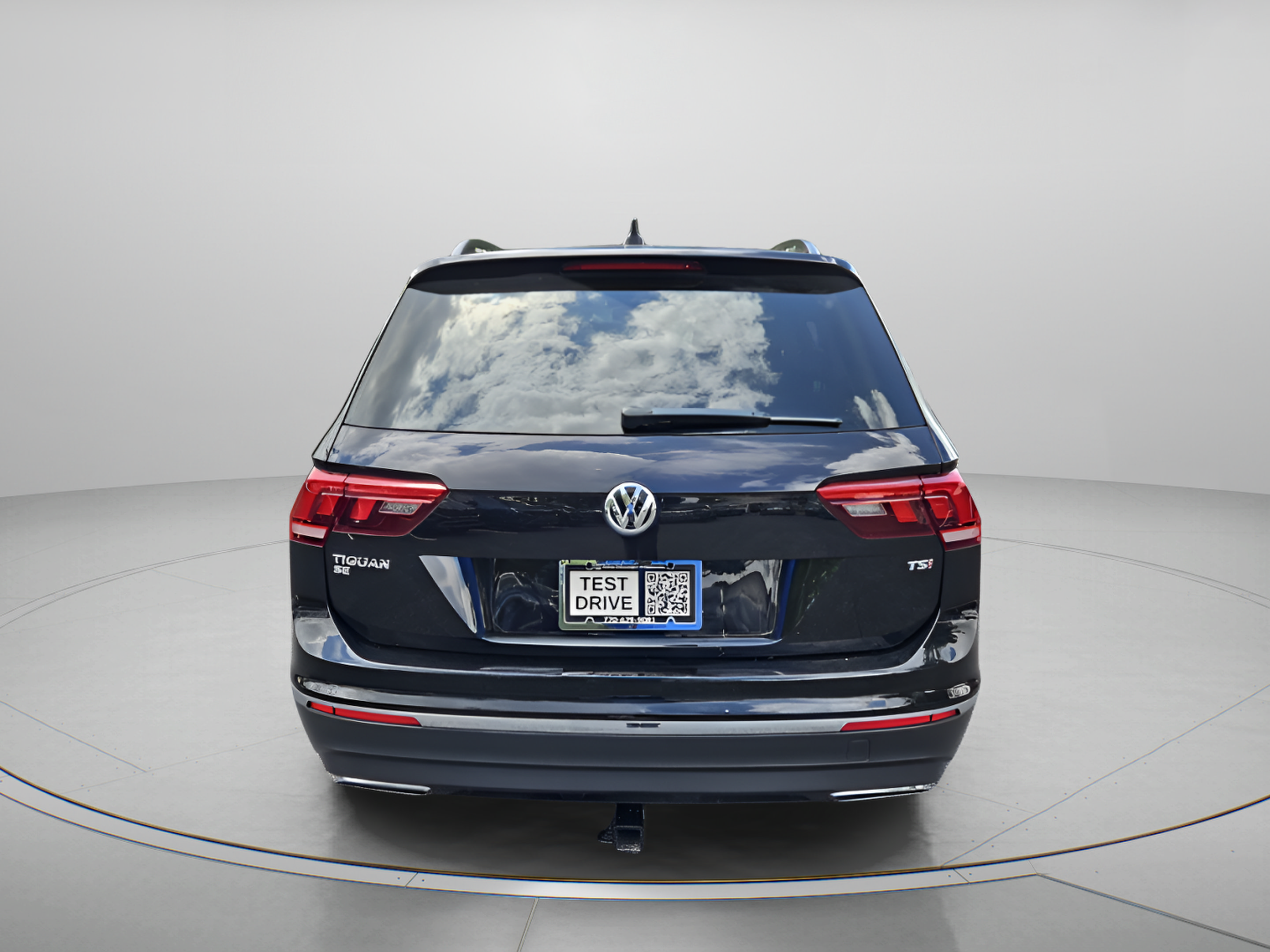 Used 2018 Volkswagen Tiguan S FWD image 4