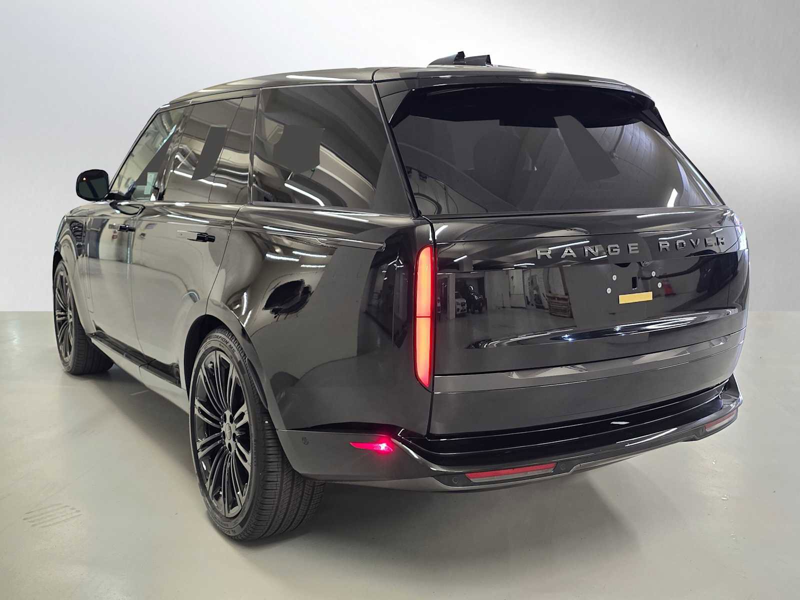 New 2026 Land Rover Range Rover SE image 3