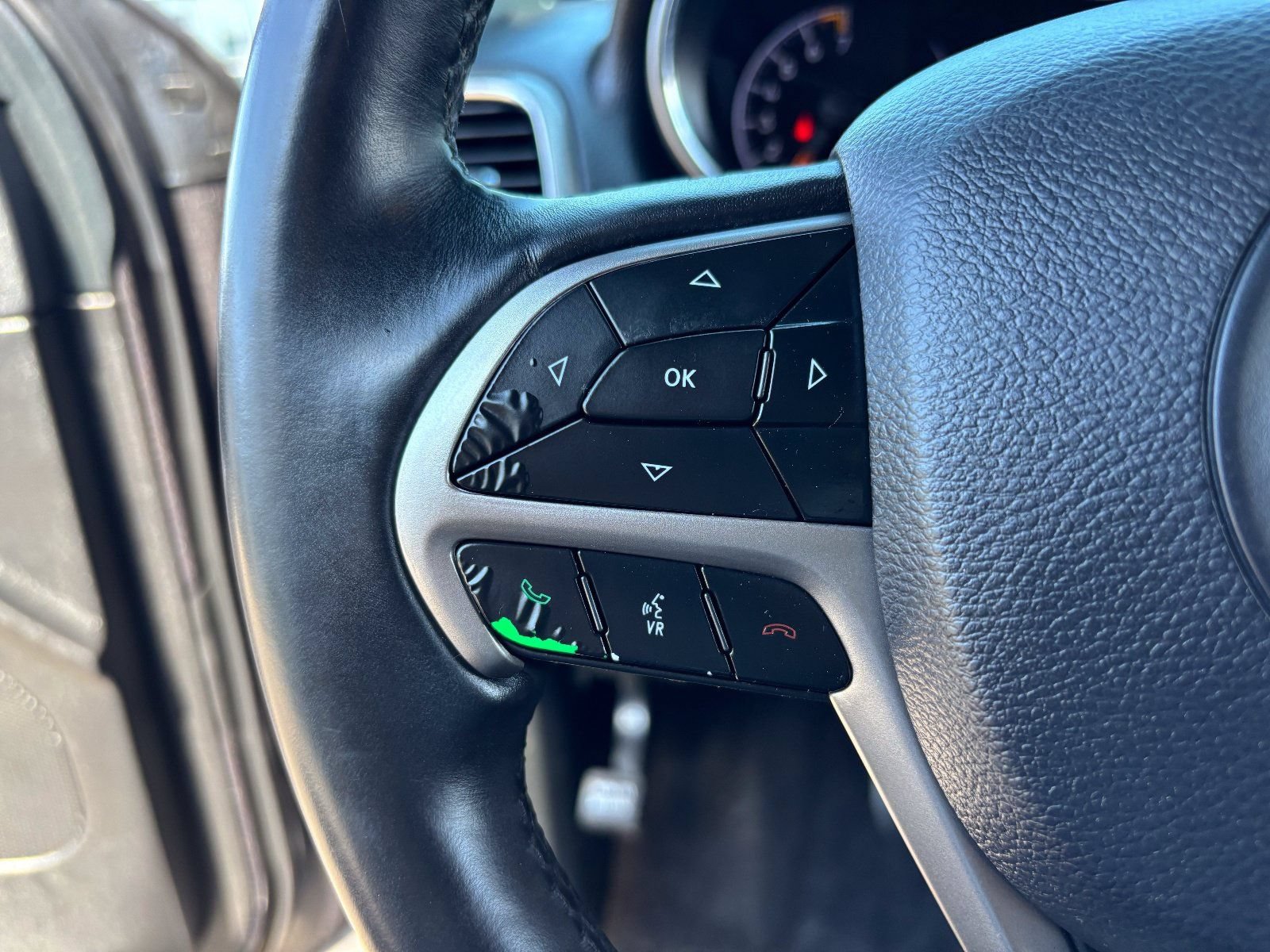 Used 2019 Jeep Grand Cherokee Altitude AWD/4WD image 28
