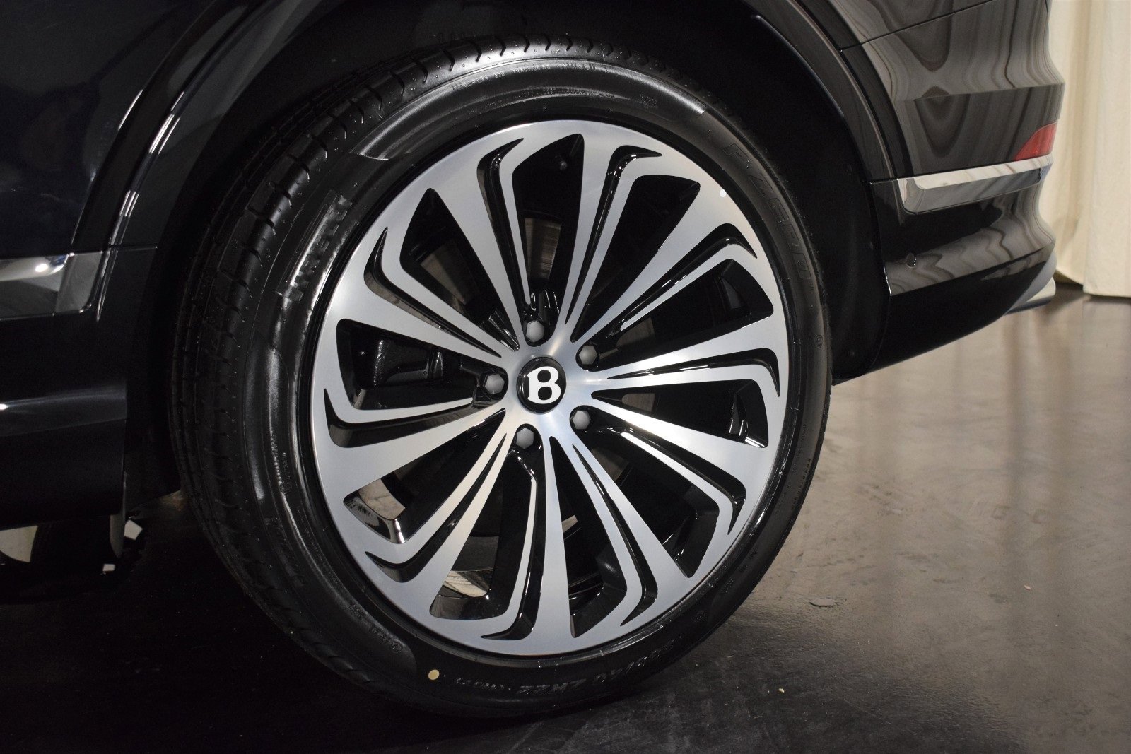 New 2024 Bentley Bentayga Extended Wheelbase image 13