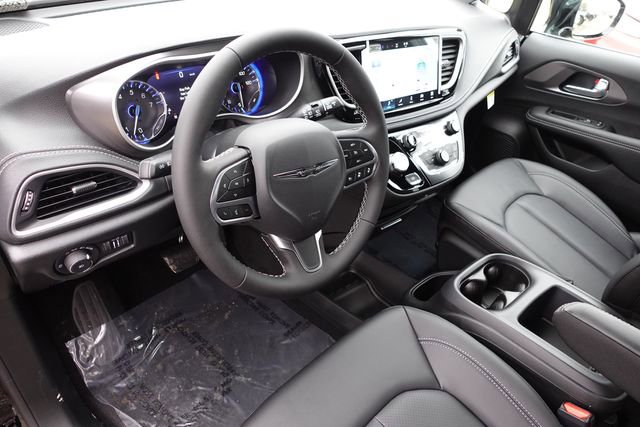 New 2026 Chrysler Pacifica Select image 11