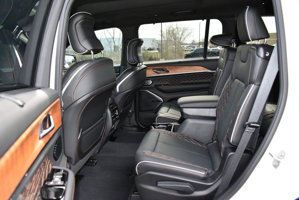 Used 2024 Jeep Grand Cherokee L Summit AWD/4WD image 26