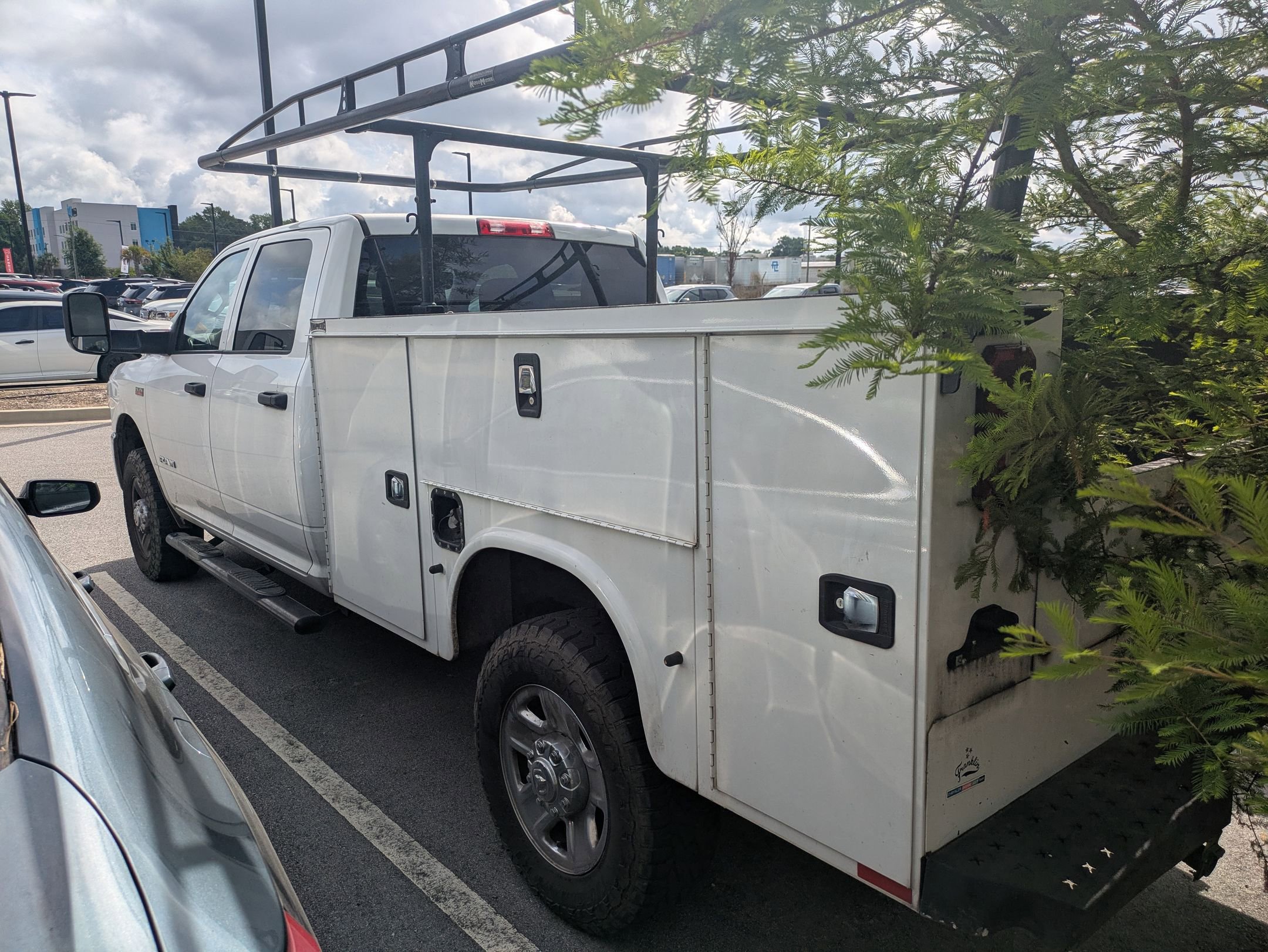 Used 2022 RAM 2500 Tradesman w/ Chrome Appearance Group AWD/4WD image 4