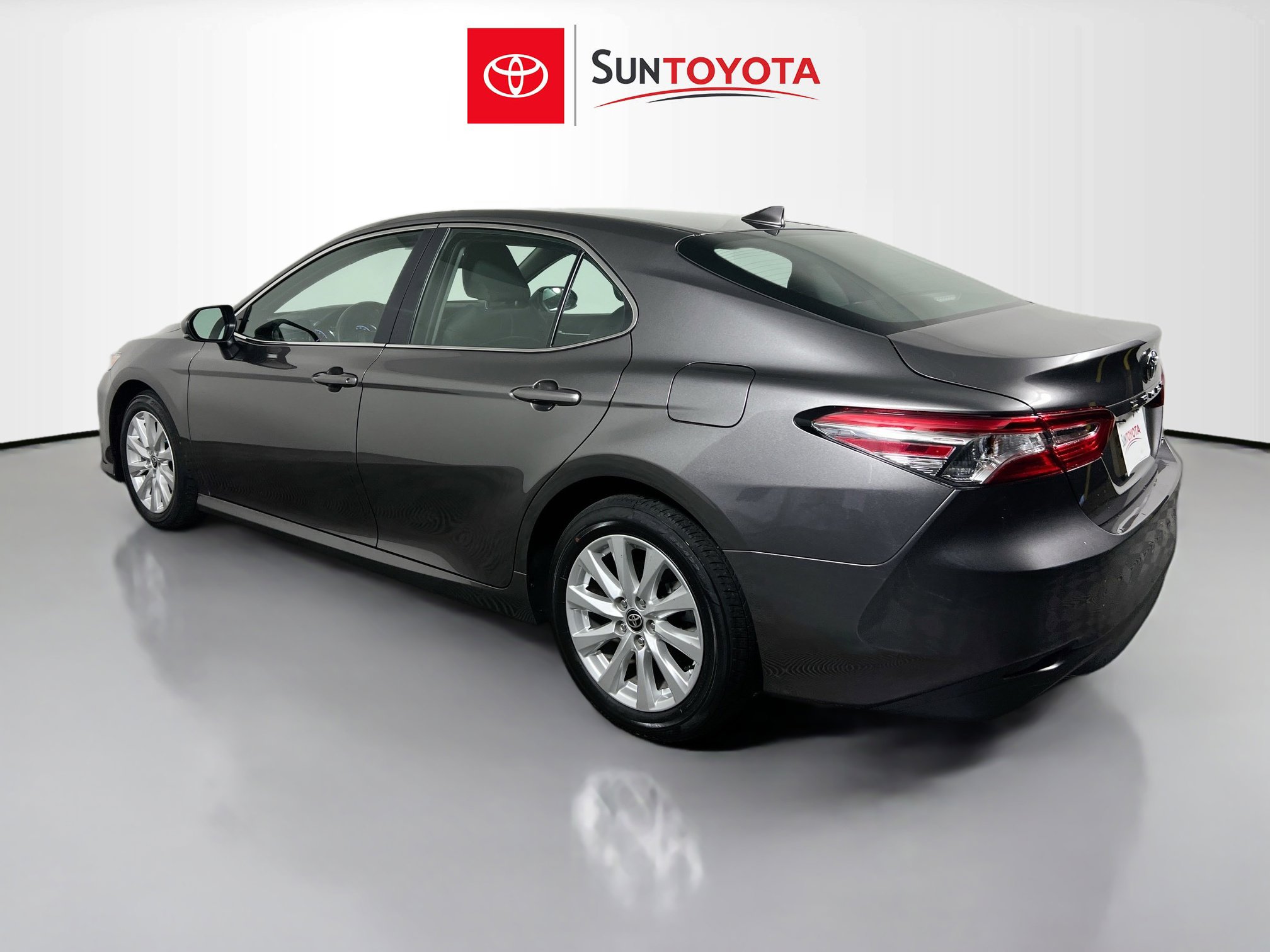 Used 2020 Toyota Camry LE image 6