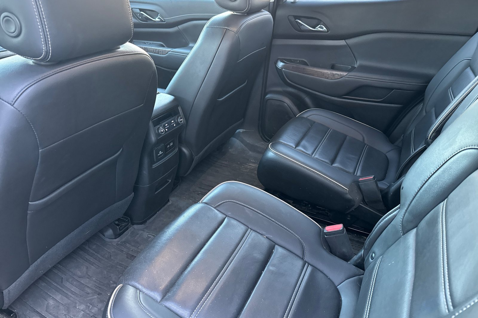 Used 2023 GMC Acadia Denali w/ Black Diamond Edition image 15