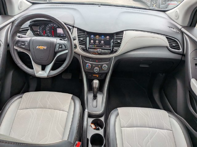 Used 2021 Chevrolet Trax LT w/ LT Convenience Package FWD image 16