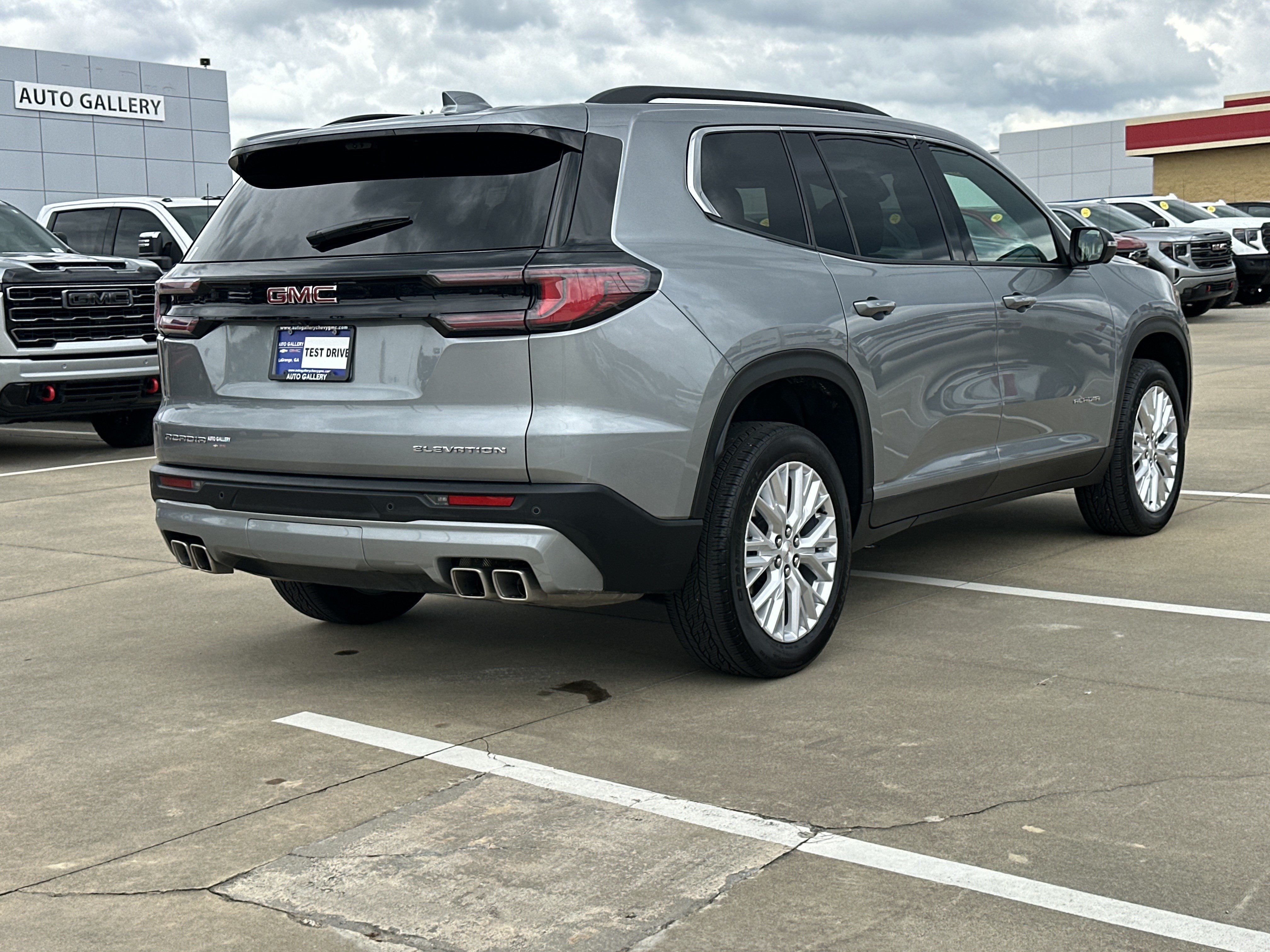 Certified 2026 GMC Acadia Elevation w/ Elevation Premium Package FWD image 8
