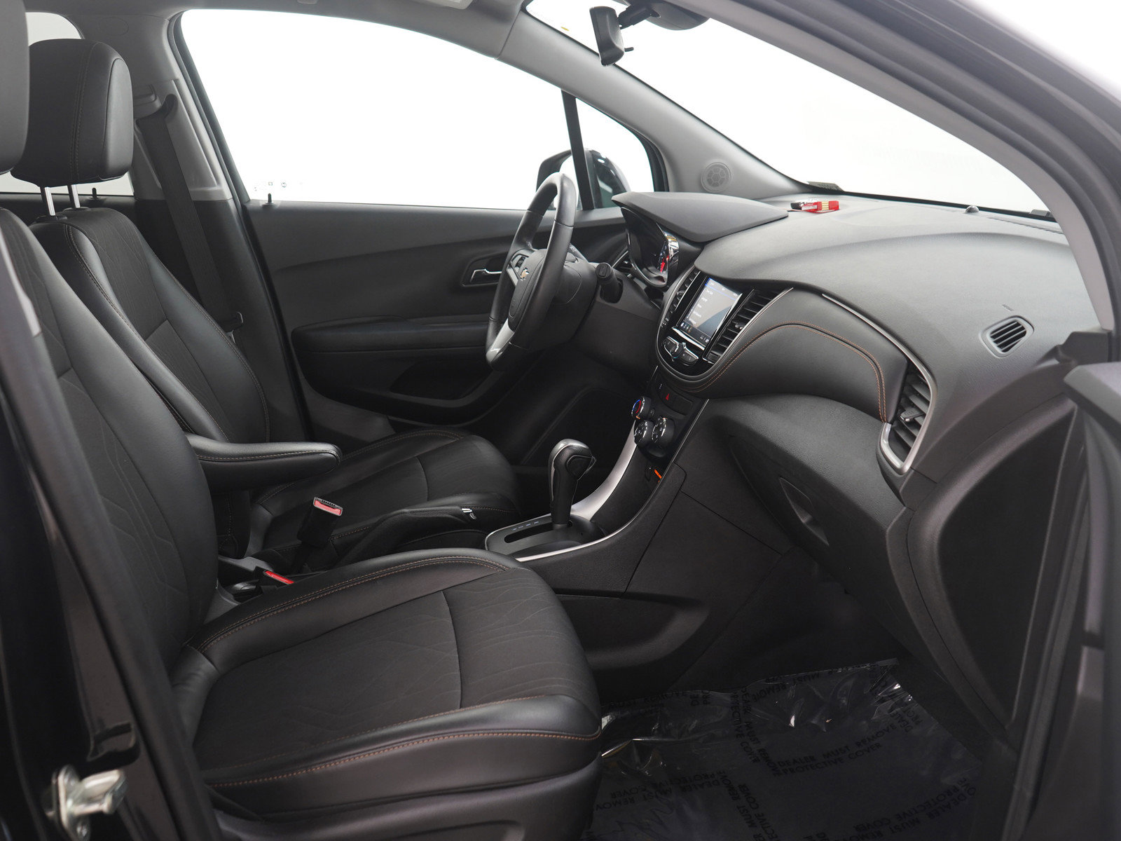 Used 2020 Chevrolet Trax LT w/ LT Convenience Package image 12