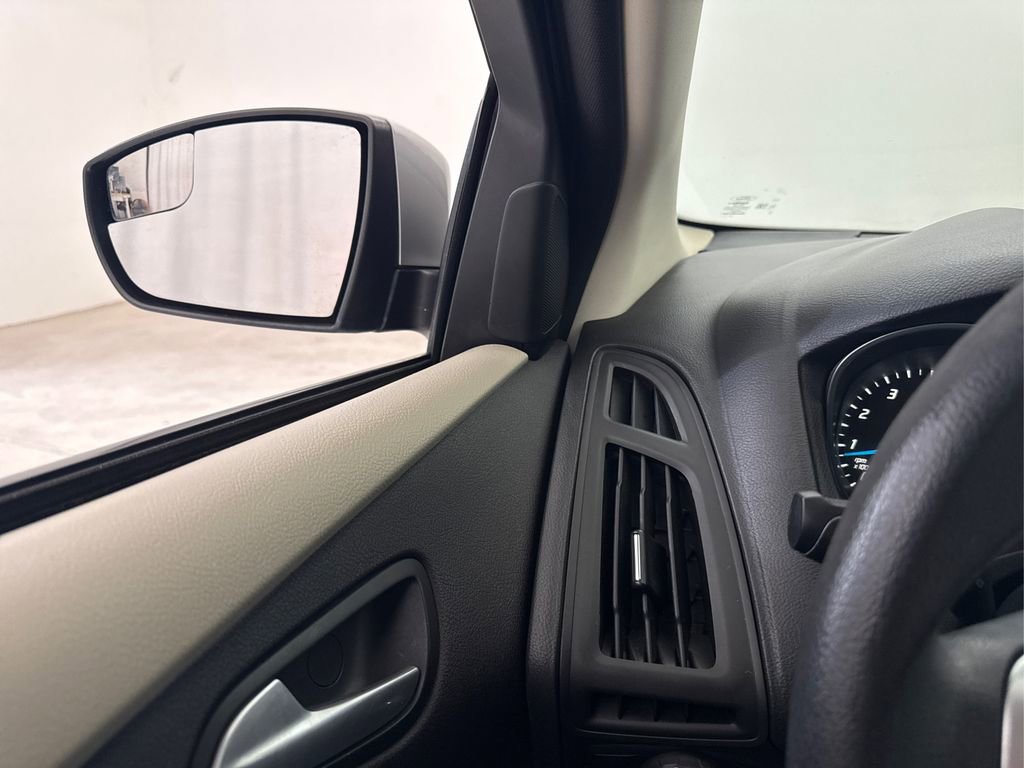 Used 2014 Ford Focus SE image 32