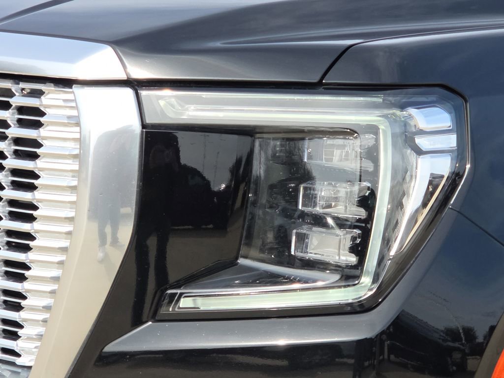 Used 2021 GMC Yukon XL Denali w/ Denali Premium Package RWD image 4
