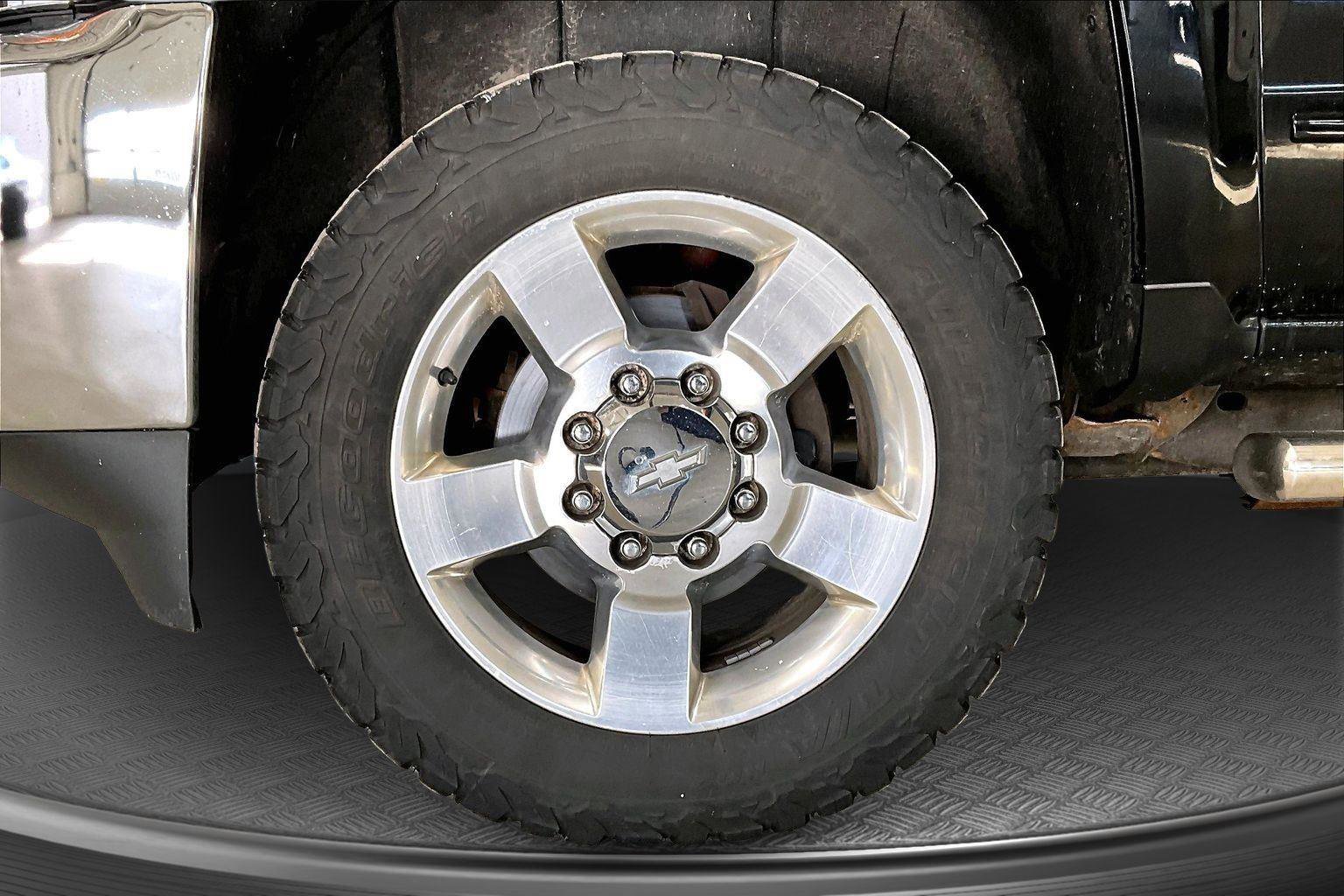 Used 2018 Chevrolet Silverado 2500 LT w/ Z71 Package, Off-Road image 11