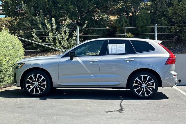 Used 2023 Volvo XC60 B5 Plus w/ Climate Package AWD/4WD image 2