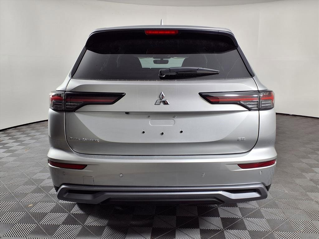 New 2025 Mitsubishi Outlander SE image 6