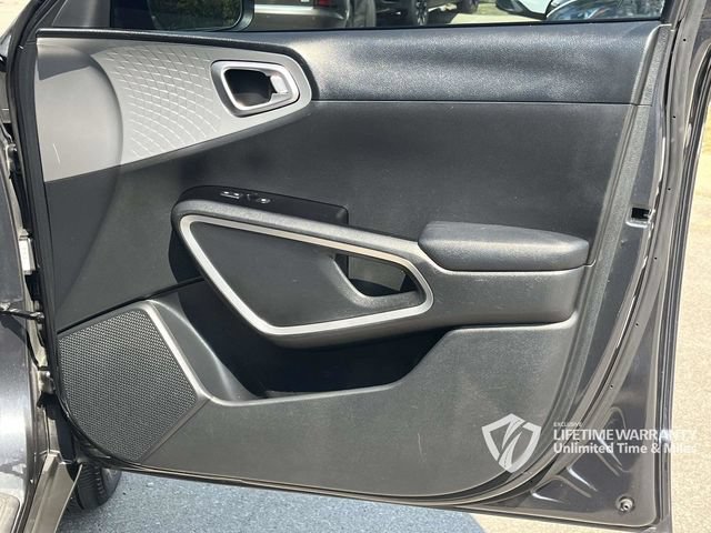 Used 2025 Kia Soul LX w/ LX Technology Package FWD image 28