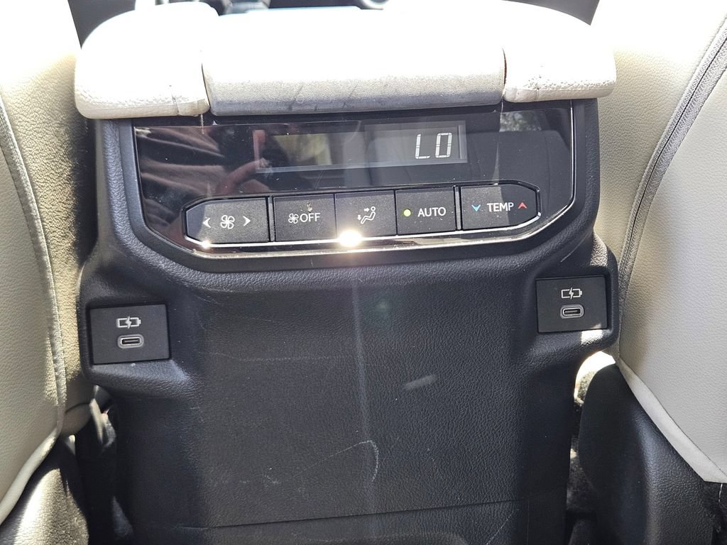 Used 2024 Toyota Grand Highlander XLE FWD image 17