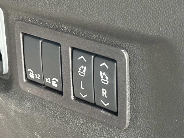Certified 2026 Chevrolet Suburban High Country AWD/4WD image 10