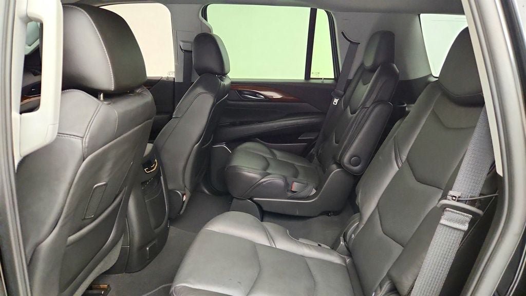 Used 2019 Cadillac Escalade Luxury AWD/4WD image 22