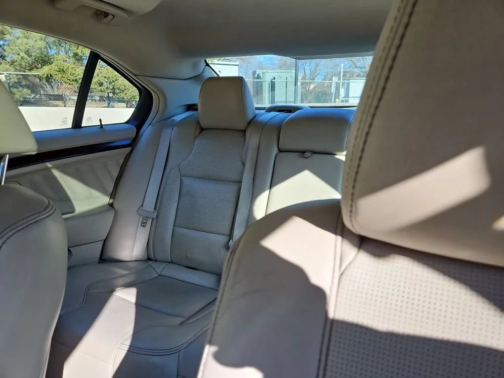 Used 2012 Ford Taurus Limited FWD image 21