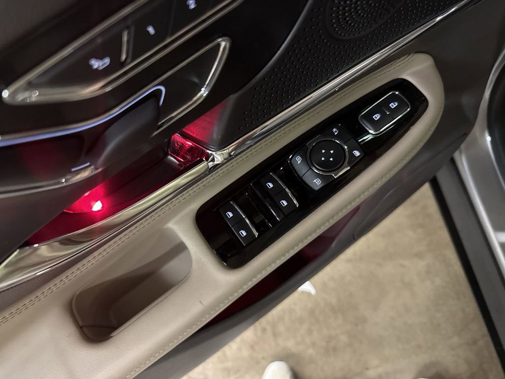 Certified 2023 Lincoln Corsair FWD w/ Equipment Group 101A image 15