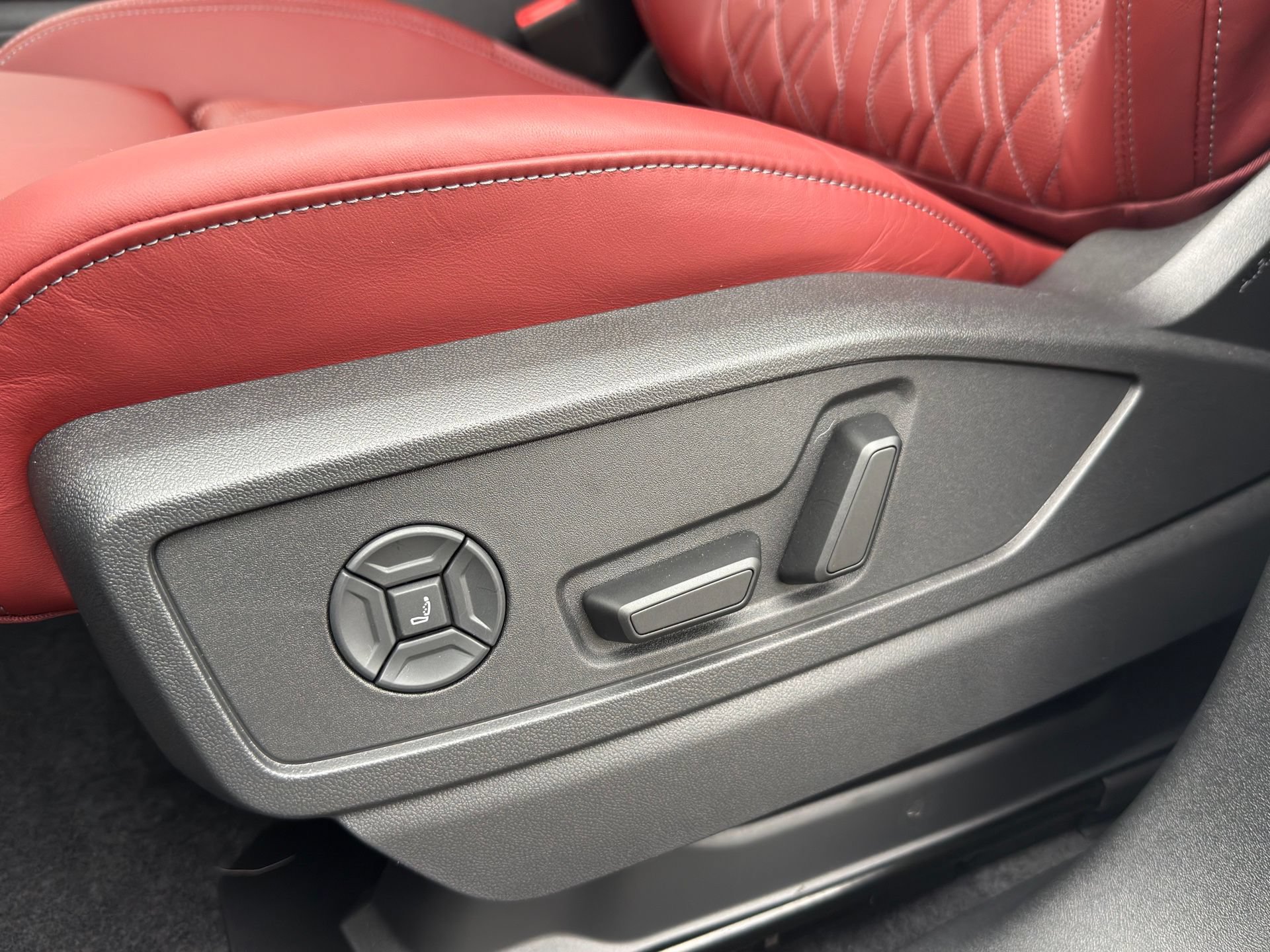 New 2026 Audi SQ5 Prestige AWD/4WD image 37