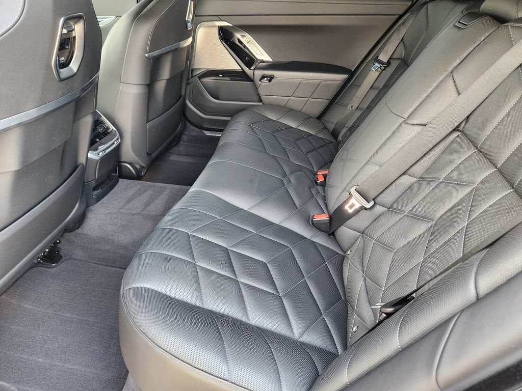 Used 2024 BMW 740i RWD image 30