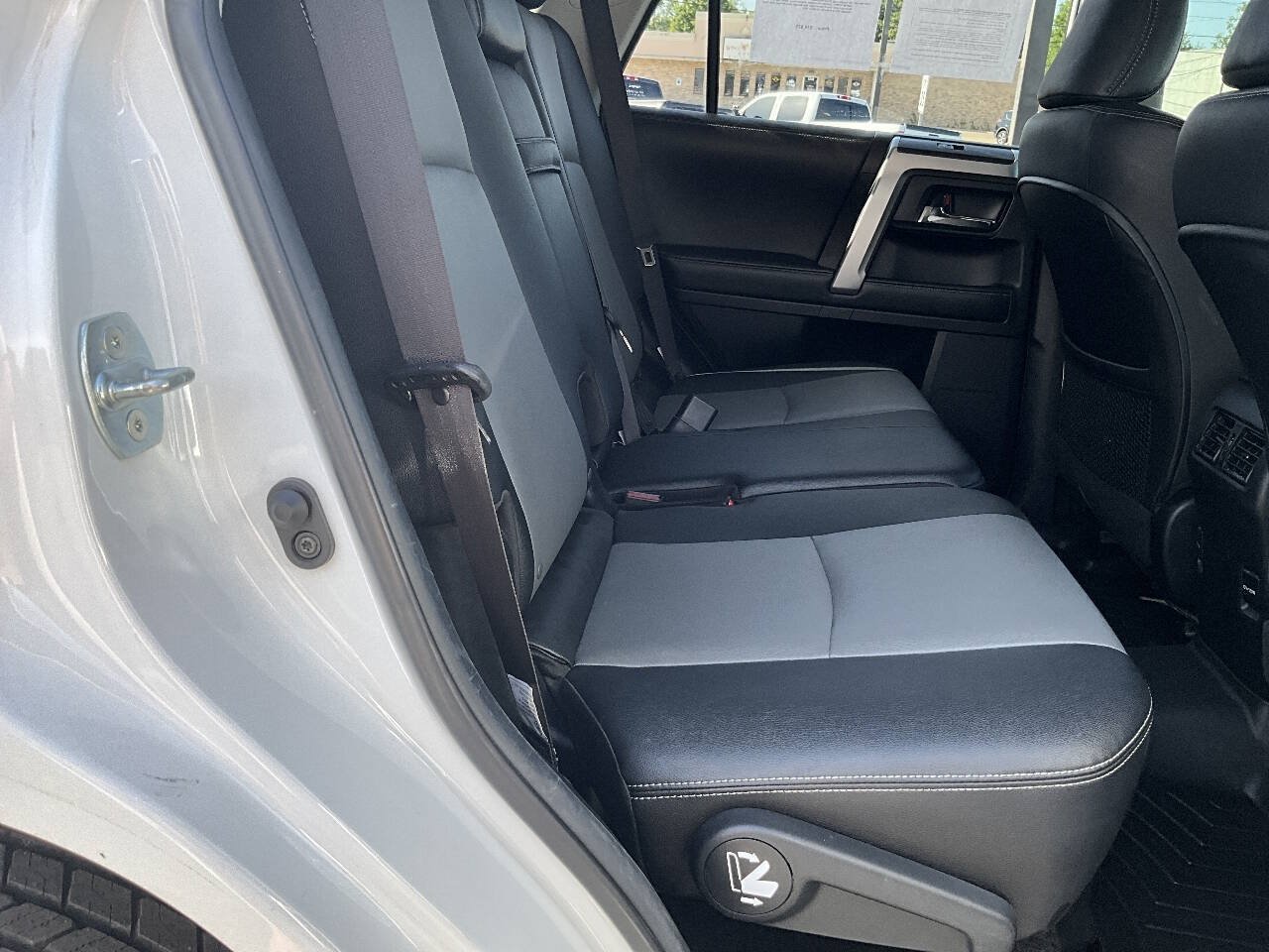 Used 2018 Toyota 4Runner SR5 Premium AWD/4WD image 30