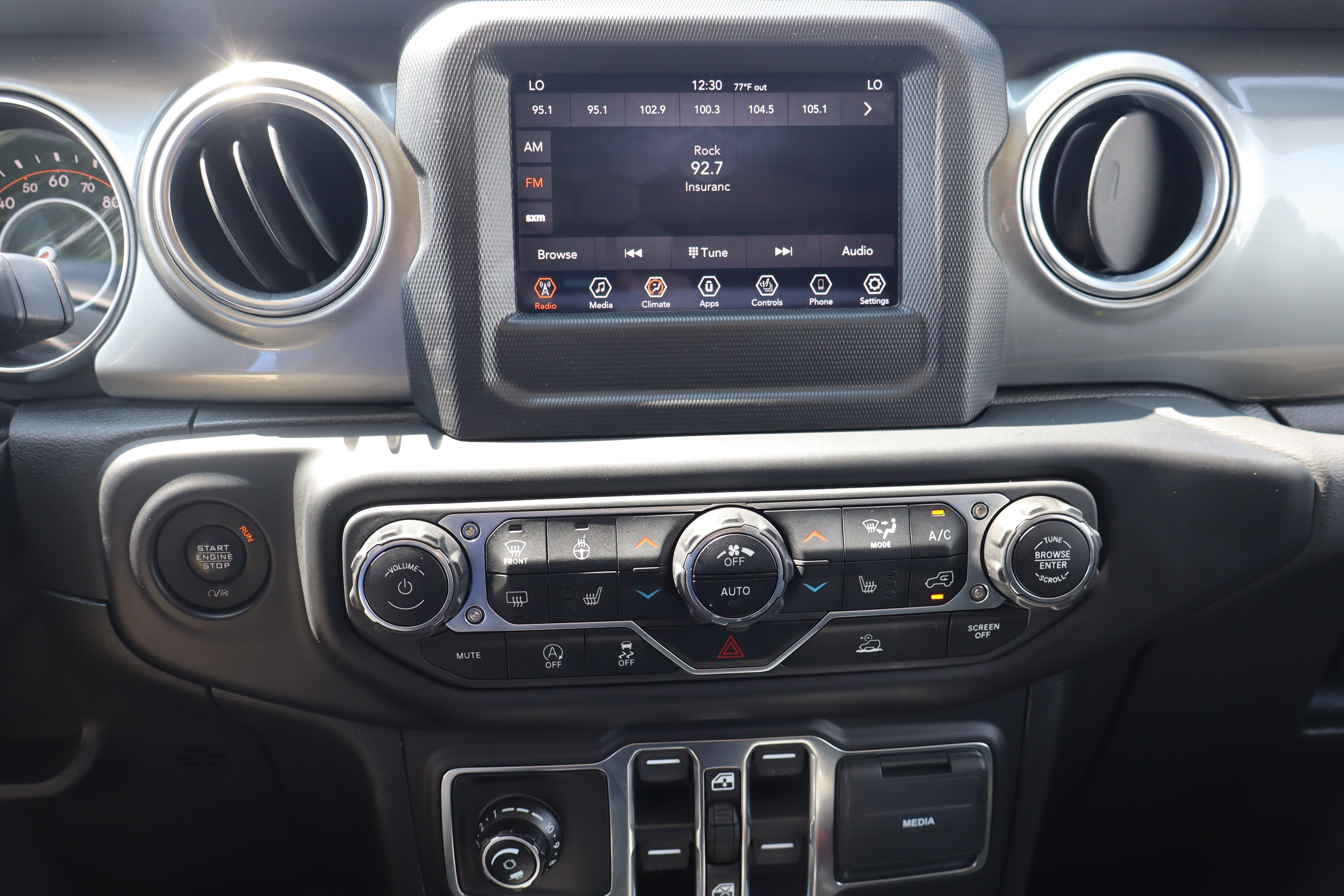 Used 2021 Jeep Wrangler Unlimited Sahara w/ LED Lighting Group AWD/4WD image 17