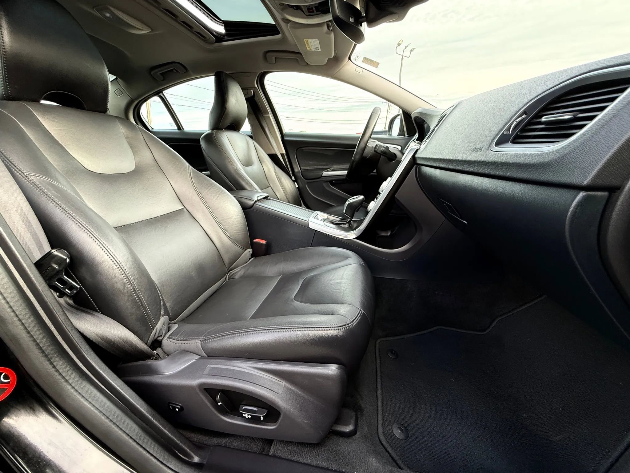 Used 2016 Volvo S60 T5 Premier image 16