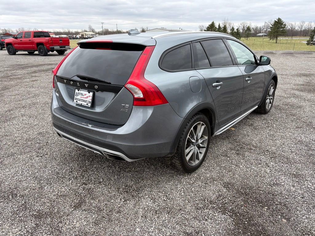 Used 2017 Volvo V60 T5 Cross Country w/ Convenience Package image 3