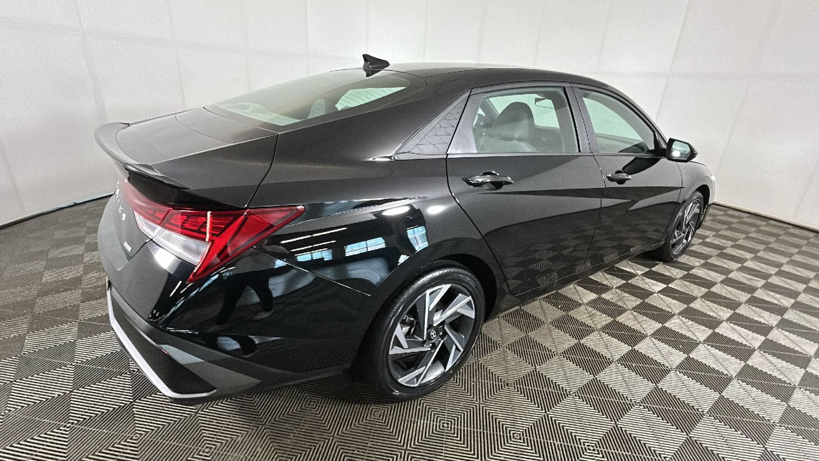 Certified 2025 Hyundai Elantra SEL FWD image 3