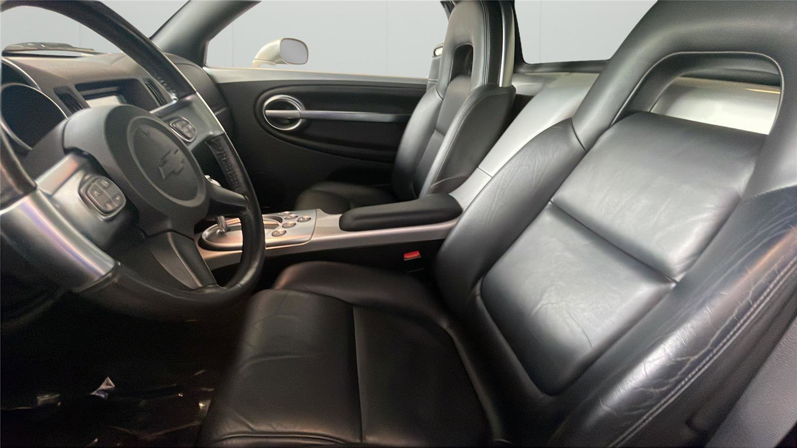 Used 2004 Chevrolet SSR w/ Preferred Equipment Group RWD image 10