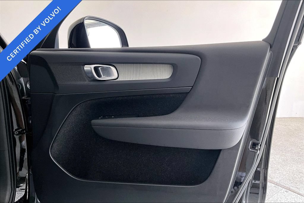 Used 2025 Volvo XC40 B5 Plus AWD/4WD image 21