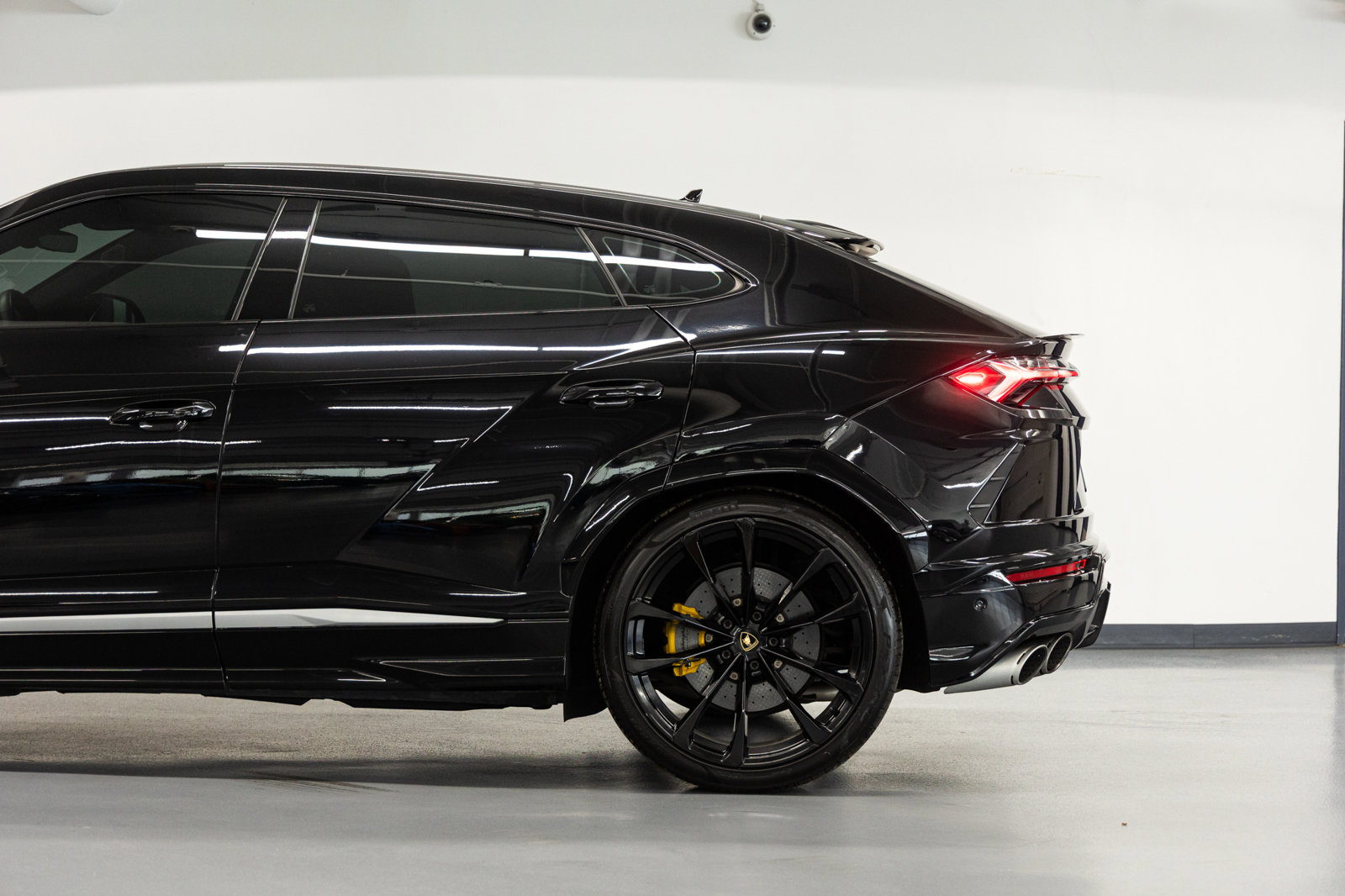 Used 2021 Lamborghini Urus AWD/4WD image 11
