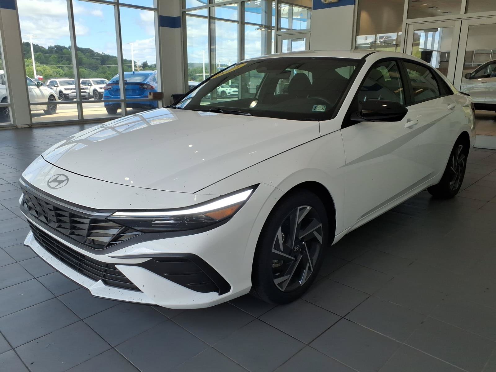 Certified 2025 Hyundai Elantra Sport w/ Cargo Package FWD image 8