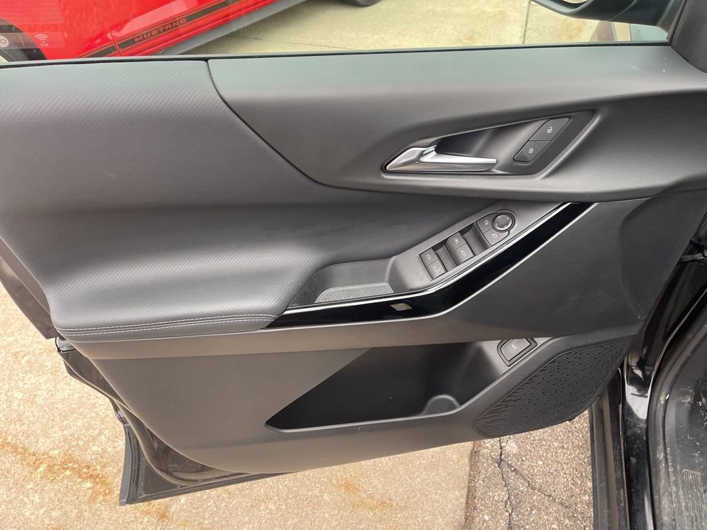 Used 2025 Chevrolet Equinox LT w/ Convenience Package II image 17