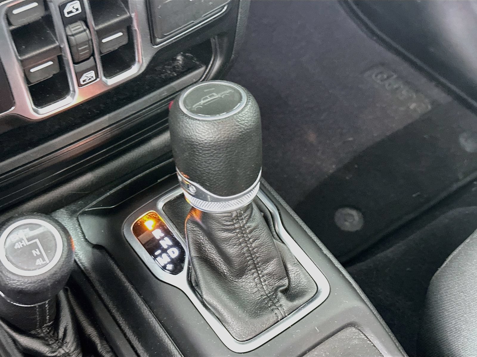 Used 2022 Jeep Gladiator Sport AWD/4WD image 17