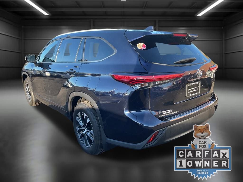 Used 2022 Toyota Highlander XLE image 3