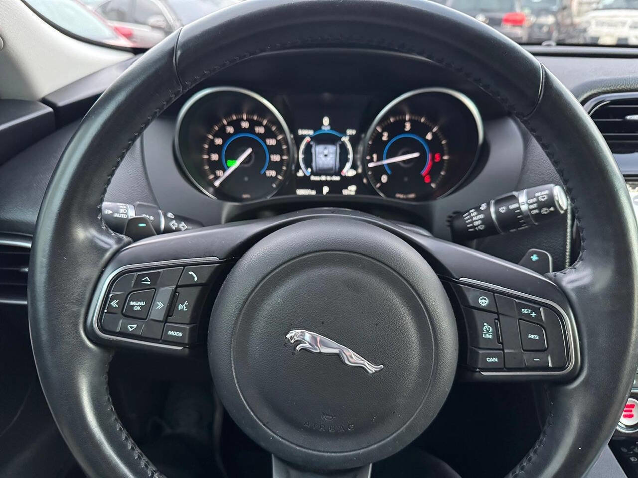 Used 2017 Jaguar F-PACE Premium image 15